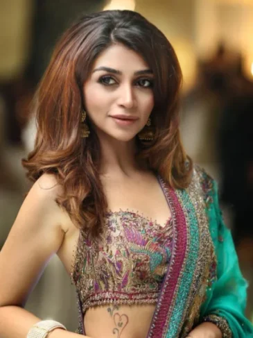 Zoya Nasir - SixScreens
