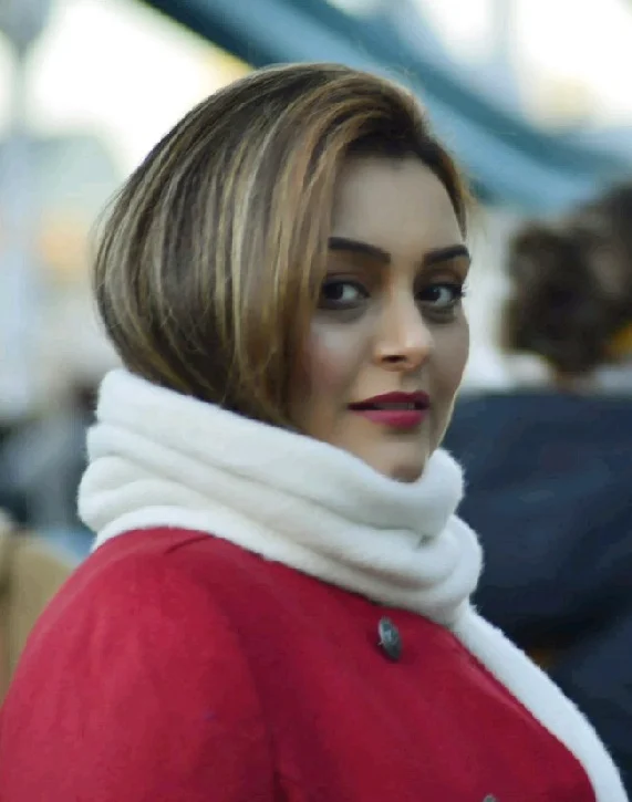Sanam Mehdi Zaryab - SixScreens